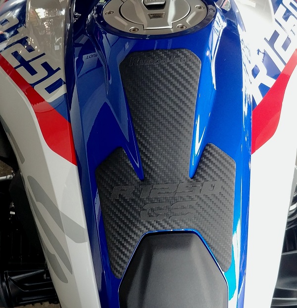 AT-Carbon-LC-R1250GS-2.jpg